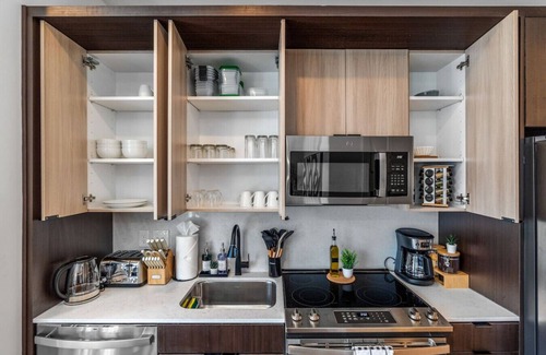 Pendleton Apartment | OTR | King Bed l Free Parking | Gym | Top Floor