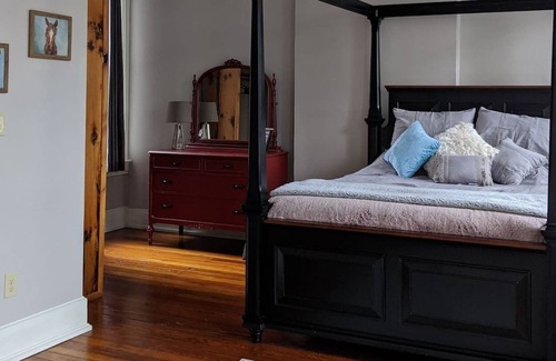 Pendleton Condo | OTR/Pendleton Spacious 2-bedroom Condo