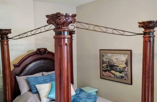 Pendleton Condo | OTR/Pendleton Spacious 2-bedroom Condo