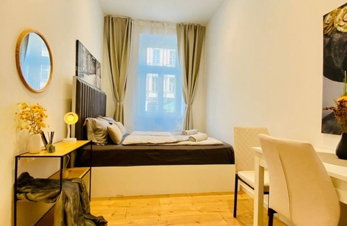 Ottakring Apartment | Ottakring Gem 4-BR Retreat/Breathtaking City Views