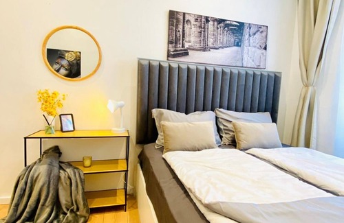 Ottakring Apartment | Ottakring Gem 4-BR Retreat/Breathtaking City Views