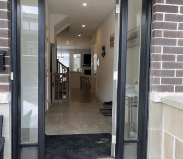 Ottawa Division House | Ottawa airport guesthouse