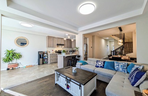 Ottawa Division House | OTTAWA/KANATA, next door to Canadian Tire Centre Arena & TANGER & 417 & COSTCO