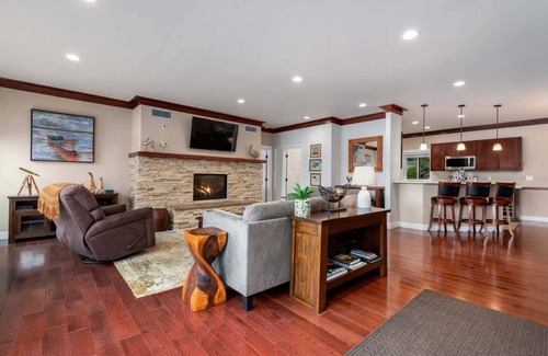 Florence House | Otter Banks on Mercer Lake! Private Dock, Kayaks, Gas Grill and More