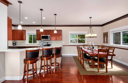Florence House | Otter Banks on Mercer Lake! Private Dock, Kayaks, Gas Grill and More