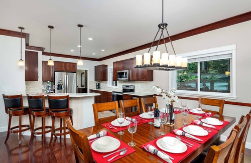 Florence House | Otter Banks on Mercer Lake! Private Dock, Kayaks, Gas Grill and More