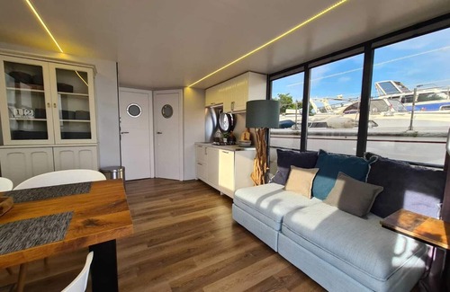Stevensweert Boat Rental | Otter comfort class XL