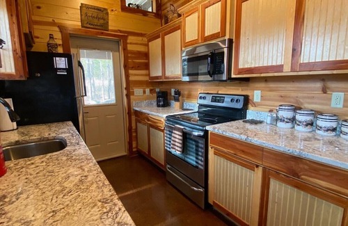 Hochatown Cabin | OTTER CREEK CABIN - Luxury One Bedroom Cabin With All The Amenities