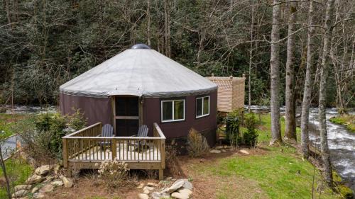 Topton Villa | Otter Creek Luxury Yurt - Creekside Glamping with Private Hot Tub
