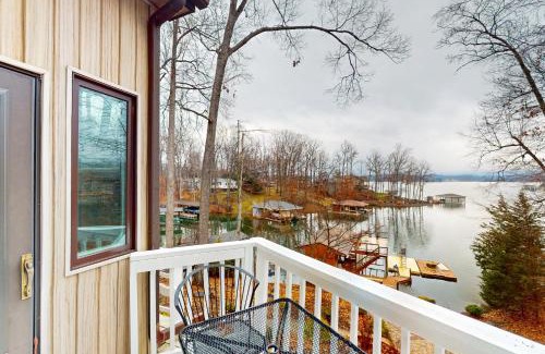 Huddleston House | Otter Crossing
