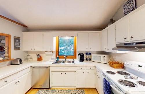 Huddleston House | Otter Crossing