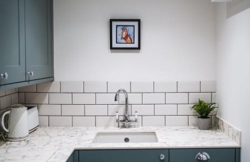 Blandford Saint Mary Apartment | Otter's Pocket