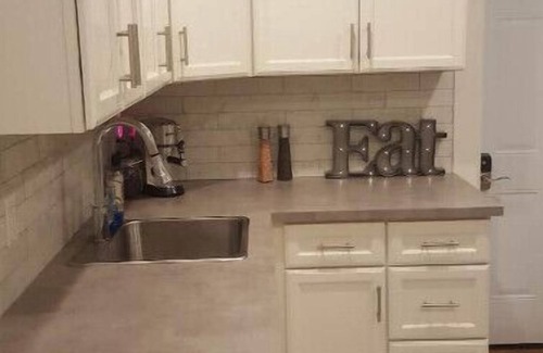 South London Apartment | Otylja Suite in Wortley Village (King Size Bed)n