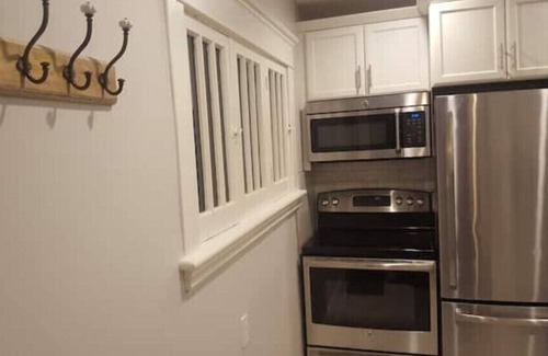 South London Apartment | Otylja Suite in Wortley Village (King Size Bed)n
