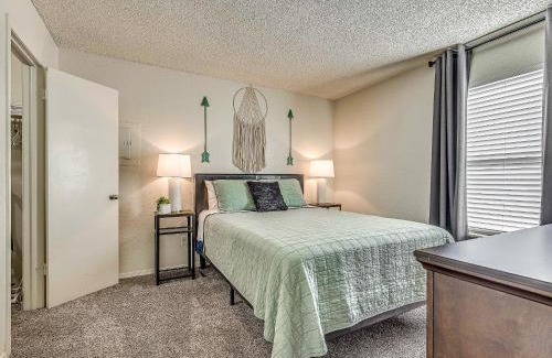 Norman Apartment | OU Sooner, Pool & Gym, BBQ, Netflix, 100mb Internet, LG Washer & Dryer, Close to OU!