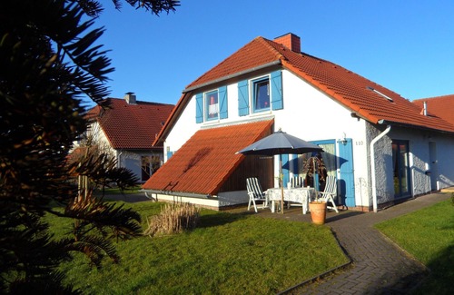 Hooksiel House | Our cozy, family-friendly semi-detached house in Hooksiel invites you.