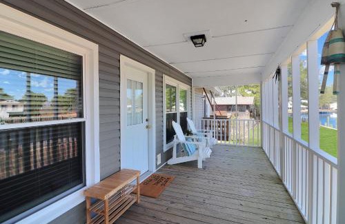 Deep Hole House | Our Happy Place - Pet friendly & waterfront!