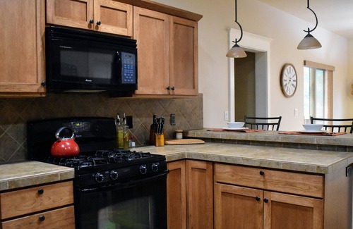 Mountain View House | “Our High Desert Home” Family Friendly 3 Bed/2.5 Bath on the East side.