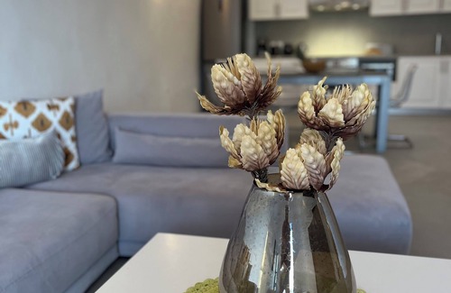 Fira Villa | Our Island OASIS (3000 sq ft of Living Space) Walk to Fira!