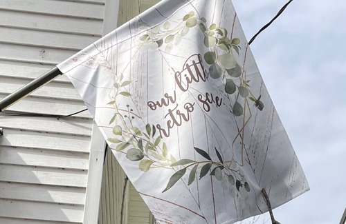 Gallipolis House | “our little retro scene” No cleaning fee and no Taxes all include.
