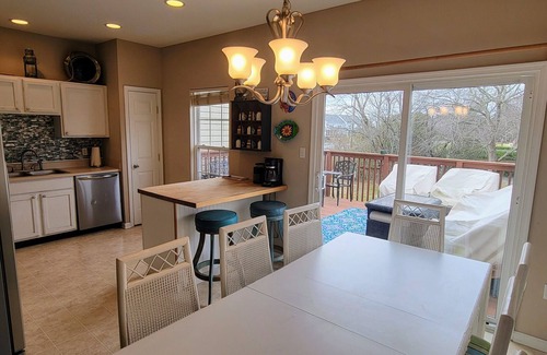 Frankford House | Our Napping House, 5 min from Bethany beach, Sleeps 10, Pool, Pickleball, wifi