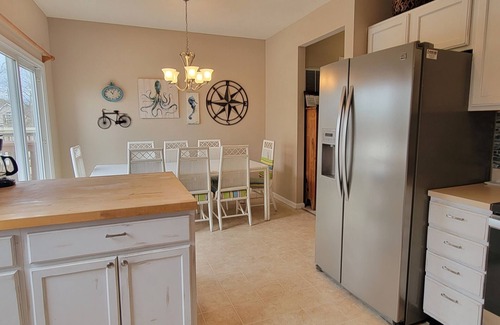 Frankford House | Our Napping House, 5 min from Bethany beach, Sleeps 10, Pool, Pickleball, wifi
