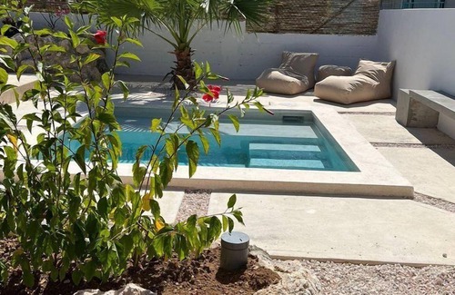 Jan Thiel Apartment | Our new two-bedroom apartment, located in a tropical garden, has a harmonious indoor-outdoor design, modern amenities, two comfortable bedrooms and a Plunge Pool in the shared garden, all for €95.00 per night