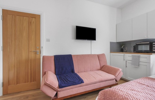 Addison Apartment | Our studio is a home away from home! In the heart of Hammersmith and Fulham.