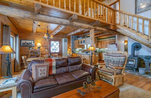 Ouray House | Ouray Log Cabin - Cozy Cabin Overlooking the Uncompahgre River