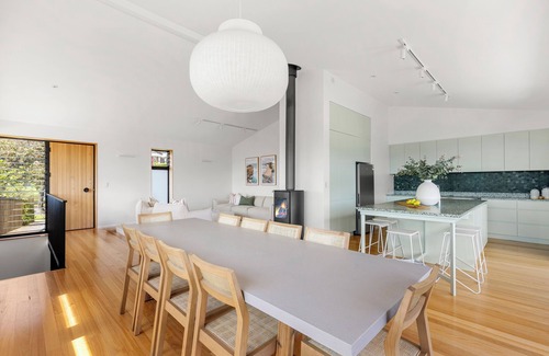 Gerringong House | Ourie Place: 200m to Werri Beach