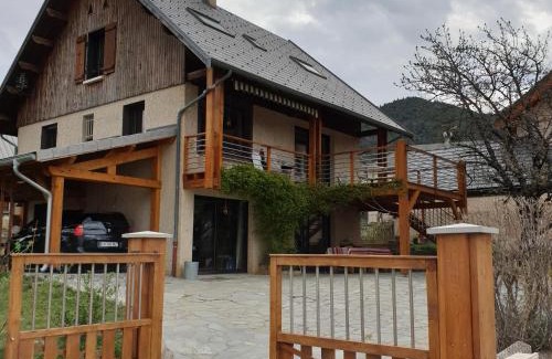 Savines-le-Lac Apartment | Oustal