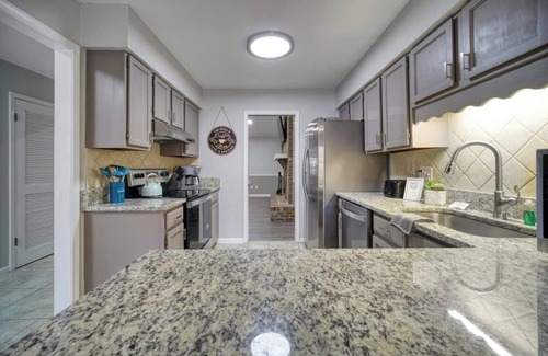 Del Rio House | ~Out of the Blue Sleeps 13 Cool Pool~