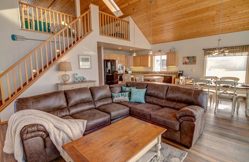 Bayshore House | Out The Door And Onto Sand! Dog Friendly! Hot Tub! Game Room!