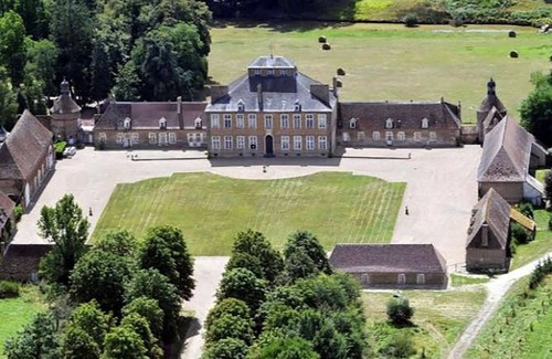 Chateau-sur-Allier House | Outbuilding of a listed 16th-century château