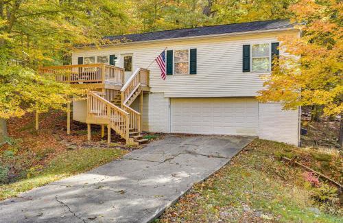 Howard House | Outdoor Entertainment Areas Family Ohio Getaway