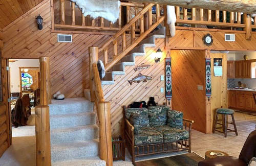 Hatfield Cabin | Outdoor Enthusiast Lakefront Cabin Sleeps 16