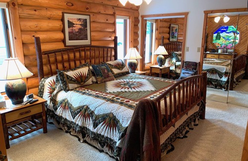 Hatfield Cabin | Outdoor Enthusiast Lakefront Cabin Sleeps 16