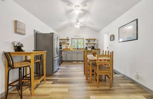Jefferson Township Cabin | Outdoor hot tub & indoor soaking tub, bonfire pit, picnic area, foosball & more