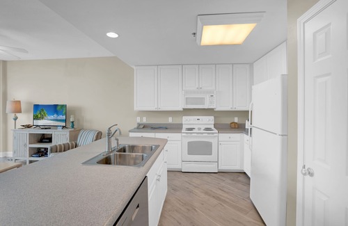 Gulf Shores Condo | Outdoor & Indoor Pool! | Gulf Front
