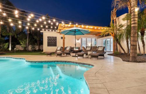 Roadrunner Estates East House | Outdoor Misters W Pool, Bbq & Elegant Renovation