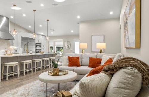 Roadrunner Estates East House | Outdoor Misters W Pool, Bbq & Elegant Renovation