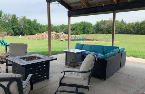 Towanda House | Outdoor Oasis and Pickleball Paradise: Fishing, Paddle-boarding, Swimming