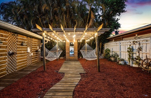 West Palm Beach House | Outdoor Paradise: HtdPool Hammocks GmRm MiniGolf