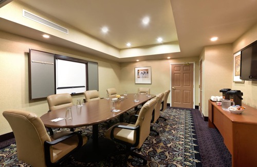 Tucson Condo | Outdoor Pool + Free Breakfast | Close to Tucson Airport