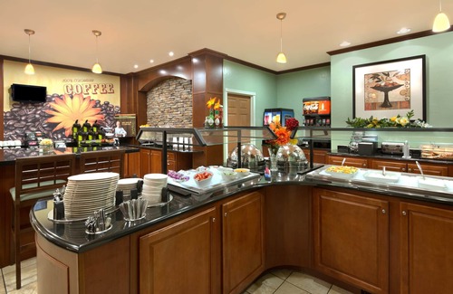 Tucson Apartment | Outdoor Pool + Free Breakfast Buffet