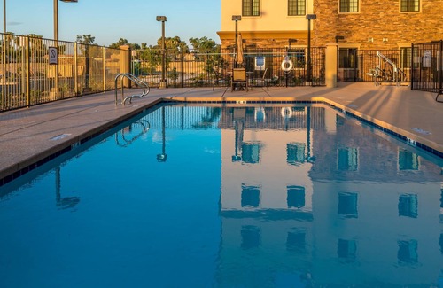 Chandler Condo | Outdoor Pool & Hot Tub. Free Breakfast. Centrally-Located Suite!