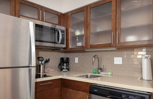 Gilbert Condo | Outdoor Pool, Hot Tub, Free Breakfast Buffet. Plan Your Next Trip Today!
