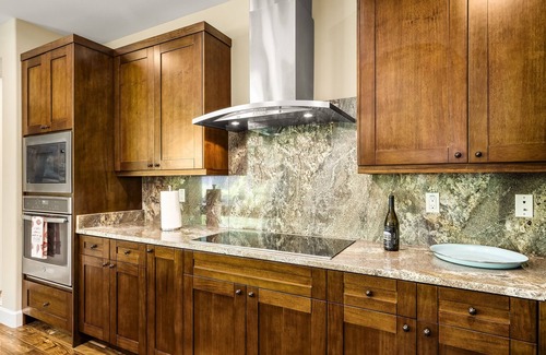 Keauhou House | 🏖️Outdoor Seating | Central AC & WIFI | Concierge Included!