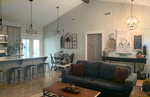 Zavalla House | Outdoormen’s Paradise on Lake Sam Rayburn adjoining Angelia National Forest