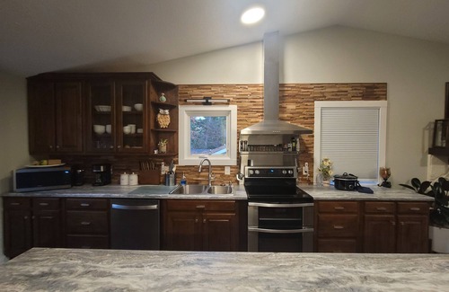 Waleska Cabin | Outdoorsman's Paradise at The Shady 180 - LakeviewsnSpa, Kayak, Golf, Hike, Fish